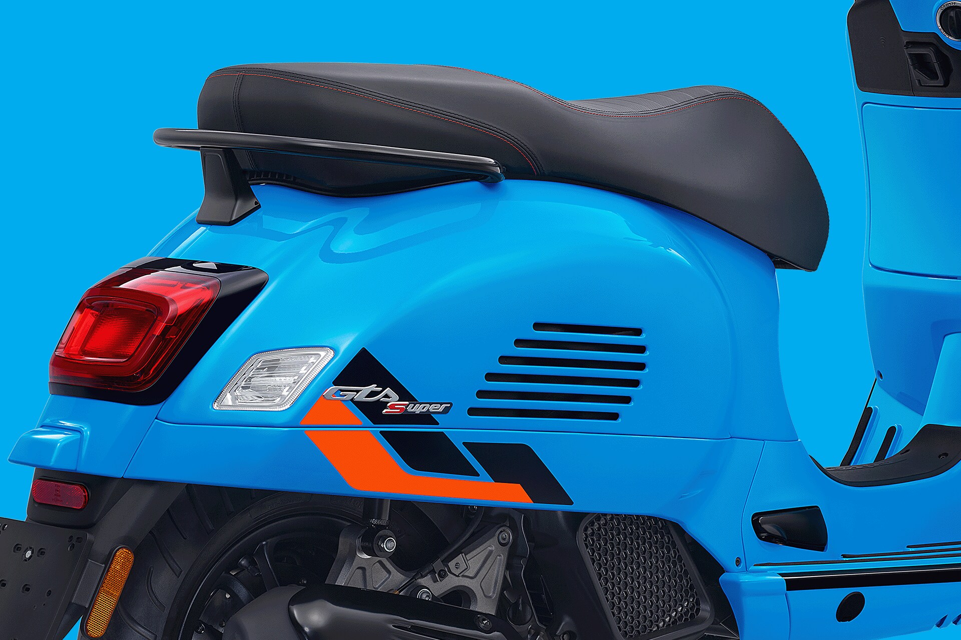 Vespa GTS SuperSport 300：価格、燃費、カラー